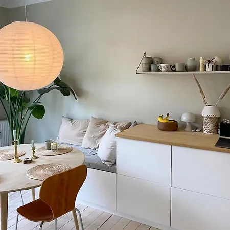 アパート Flat With Garden And Bright *