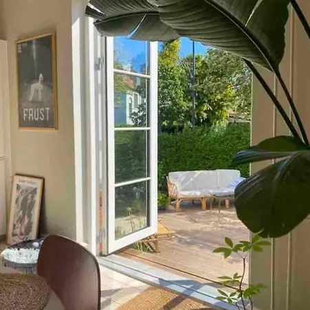 아파트 Flat With Garden And Bright