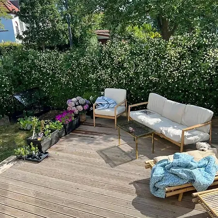 Flat With Garden And Bright