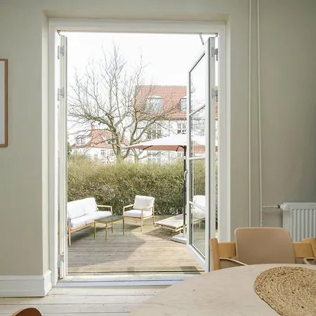 Flat With Garden And Bright