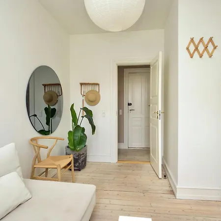 Flat With Garden And Bright *